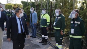 Batur 1 Mayıs’ı belediye işçileriyle birlikte kutladı