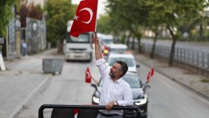 Bayraklı’da 19 Mayıs coşkusu evlere sığmadı