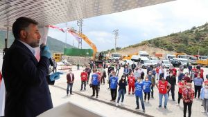 Bayraklı'da sosyal mesafeli 1 Mayıs kutlaması