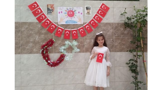 Bayraklılı çocuklar 100. yıla iz bıraktı
