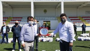 Buca’daki 17 kulübe 170 erzak paketi 