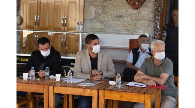 Gürbüz, Yeni Foça Sahil Bandı Esnafı İle Görüştü