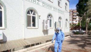 Karabağlar’da camiler ibadete hazırlanıyor