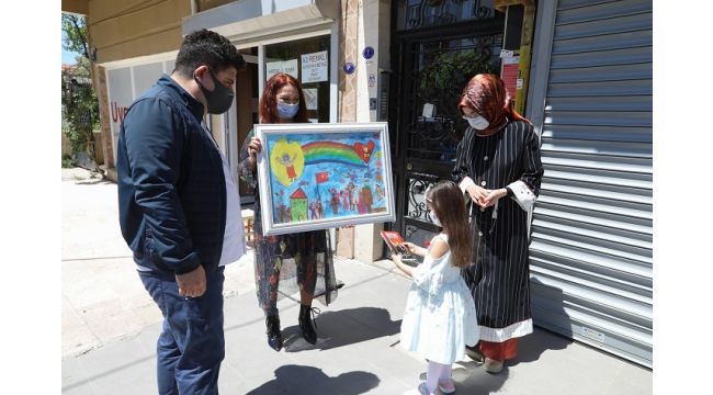 Minik eller Zübeyde Ana’yı resmetti