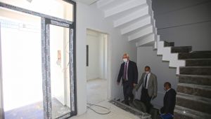 Selvitopu, gelecek aylarda hizmete açılacak tesisi inceledi.