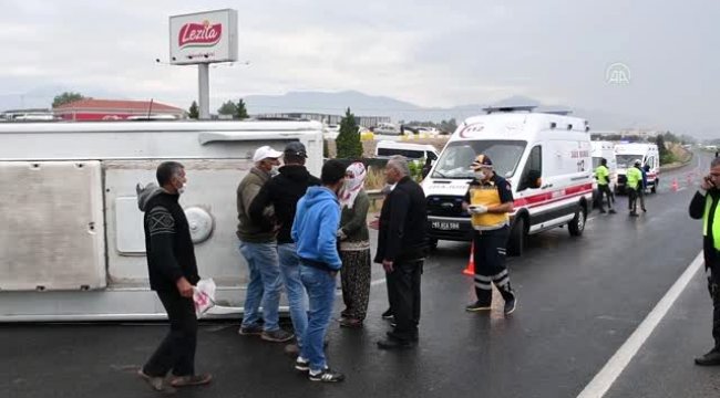 Tarım işçileri taşıyan minibüs devrildi: 5 yaralı
