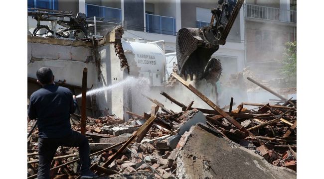 Tugay talimat verdi, metruk binalar yıkıldı