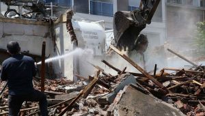 Tugay talimat verdi, metruk binalar yıkıldı