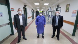 Yüz koruyucu siperlik üretti, hastaneye teslim etti