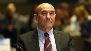  AK Parti'li Çelik ve Dağ'dan Tunç Soyer'e 'bayrak ve para' tepkisi