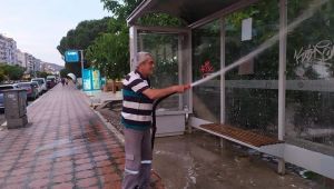 Duraklar yıkanıp dezenfekte edildi