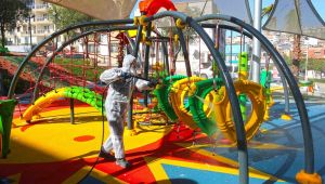 Karabağlar’ın parkları yaza hazır