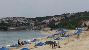 Karaburun plajlarında temizlik ve sosyal mesafe tamam 
