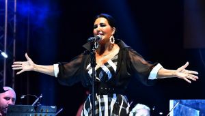 Nükhet Duru İzmirliler için söyledi