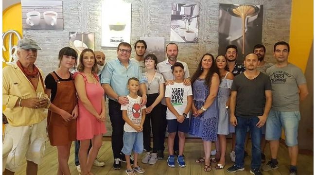 Beyaz Bandanalı Çocuklar kayda giriyor.