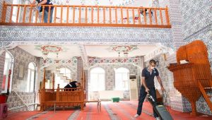 Buca’nın camilerinde bayram temizliği 