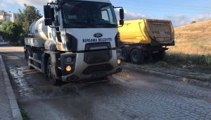 Doğalgaz ve altyapı çalışmaları tamamlanan cadde ve sokaklar sulanıyor