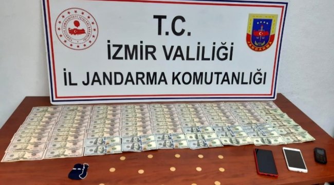 İzmir'de kendilerini polis olarak tanıtan dolandırıcılar vatandaşı tuzağına düşürdü