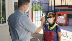 Karabağlar’da sosyal mesafeyle spora devam!