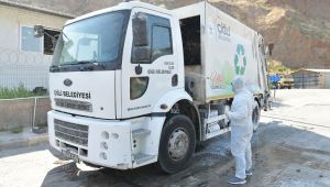 Çiğli’de çöp kamyonlarına Koronavirüs dezenfeksiyonu