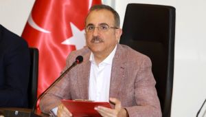 İzmir'de dağıtılan Atatürk büstü tartışmaya neden oldu