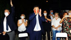 9 Eylül'ü şarkılarla kutladılar