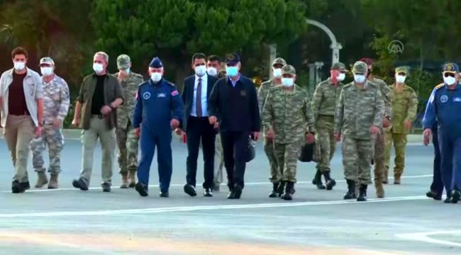 Akar ve komutanların çocuklarla samimi sohbeti