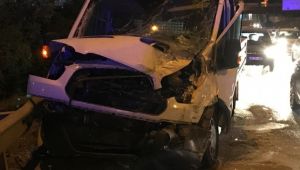Hafif ticari araç kamyonetle çarpıştı 1 ölü, 4 yaralı