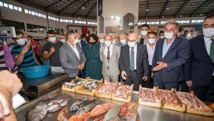 İzmir'de balık sezonu açıldı