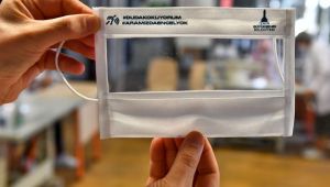 İzmir’de işitme engelliler için şeffaf maske üretiliyor