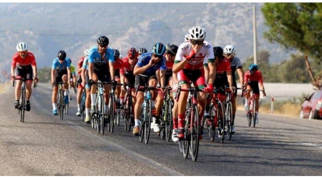 Karşıyakalı bisikletçiler madalyaları topladı!