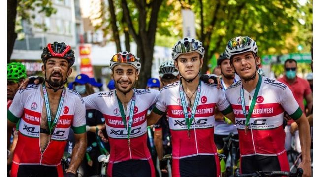 Karşıyakalı bisikletçilerden büyük başarı