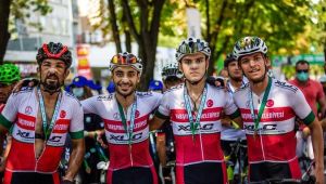 Karşıyakalı bisikletçilerden büyük başarı 