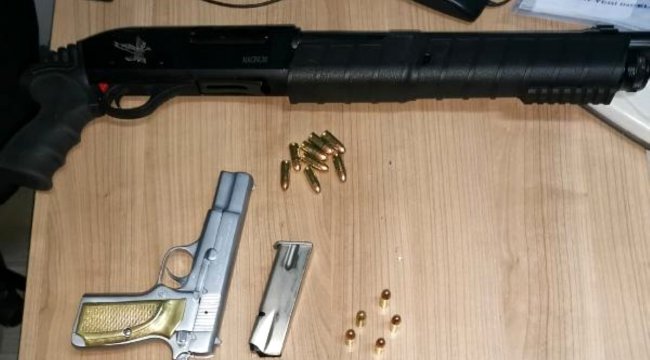 Tartışmada havaya ateş açan kişi, iki araç değiştirmesine rağmen polisten kaçamadı