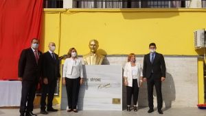 20 Yıllık Okula Atatürk Büstü