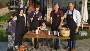 ABD Büyükelçisi zeytin hasadı yaptı