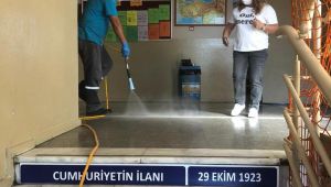 Bornova Belediyesi okulları dezenfekte etti