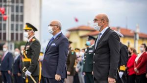 Cumhuriyet Bayramı kutlamaları çelenk töreniyle başladı