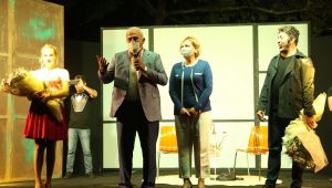 Efeler’de Kültür Ve Sanat Ekinlikleri “İki Bekar”La Başladı