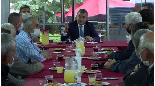 İzmir'de muhtarlarla tarım sohbeti