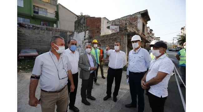 Konak’ta metruk binalar bir bir yıkılıyor