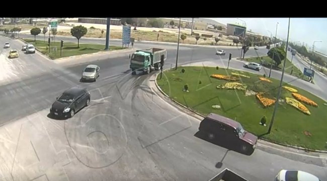 Otomobilin metrelerce kaydığı anlar kamerada