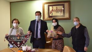 Akpınarlı Kadınlardan Başkan Yavaş'a Öğretmenler Günü Hediyesi