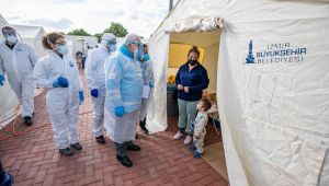 Büyükşehir doktorlarından çadır kentte sağlık taraması