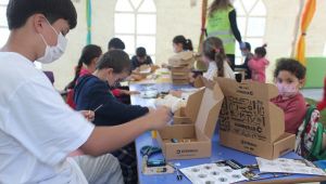  Depremzede çocuklar için anaokulu çadırları