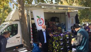 Esnaf afetzedelere yardımına koşuyor..