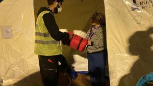 İzmir’de depremzedelere destek çığ gibi