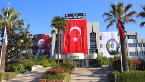 Salihli Belediyesi Personeli Ata'ya Saygı Duruşunda Bulundu