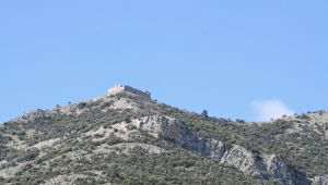 Adını zorlu yollarından alan 'Keçi Kalesi' manzarasıyla ilgi görüyor