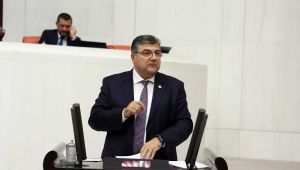 “Bağımsız olması gereken merkez bankasında neler oluyor?”